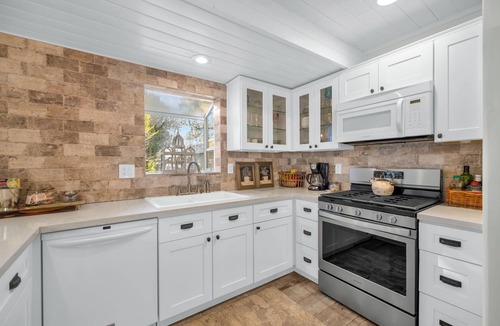 Prescott Cottage | Historic secluded cottage…6 blocks from the town square with gazebo relaxation.