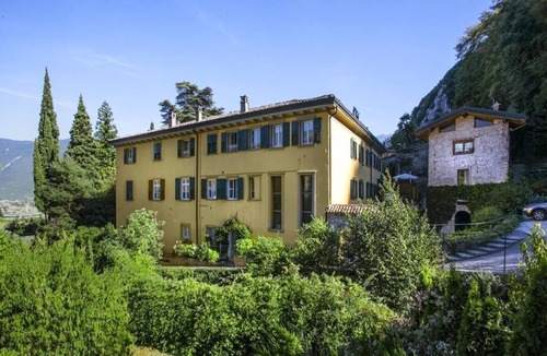Riva del Garda Apartment | Historic villa, 1 km to the beach, 500m to the city, pool, sauna