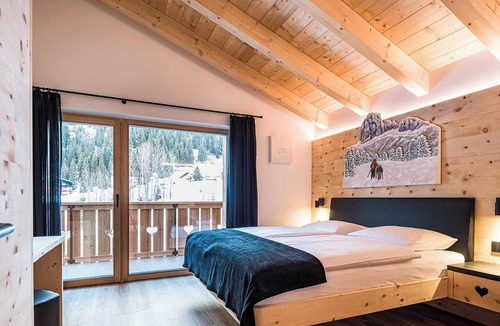 Selva di Val Gardena Apartment | Holiday Apartment "Piciulei Pitl" with Mountain View, Garden, and Wi-Fi