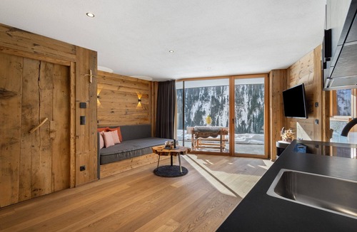 Selva dei Molini Apartment | Holiday Apartment 'Chalet-Suite Wasser' with Mountain View, Private Terrace and Wi-Fi