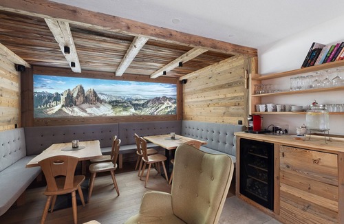 Selva dei Molini Apartment | Holiday Apartment 'Chalet-Suite Wiese' with Mountain View, Private Terrace and Wi-Fi