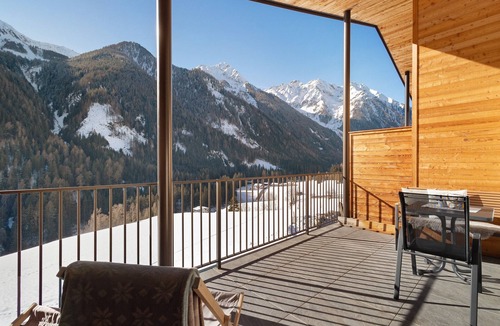 Selva dei Molini Apartment | Holiday Apartment 'Chalet-Suite Wiese' with Mountain View, Private Terrace and Wi-Fi