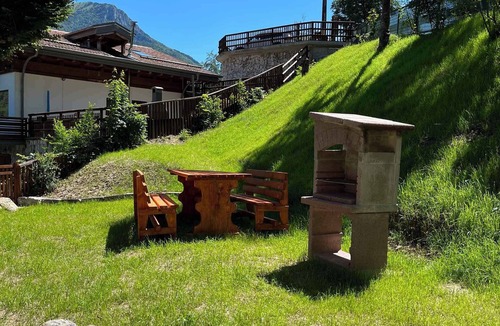 Pieve di Ledro Apartment | Holiday apartment with an outdoor pool