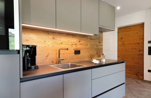 Villnoss Apartment | Holiday Apartment 'Baumannhof Apartment Tera' with Mountain View, Shared Terrace and Wi-Fi