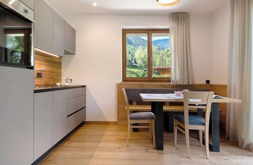 Villnoss Apartment | Holiday Apartment 'Baumannhof Apartment Ega' with Mountain View, Shared Terrace and Wi-Fi