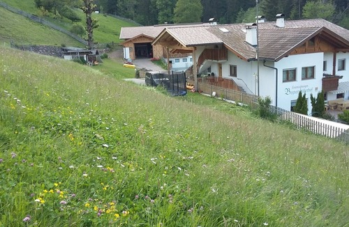 Meltina Apartment | Holiday Apartment "Boznermüllerhof-Sonnenblume" with Balcony and View into Nature