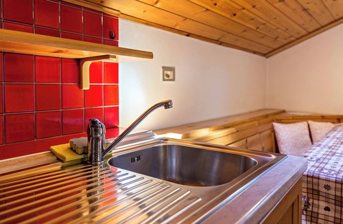 Alba Apartment | Holiday Apartment Casa Lorenz 4 with Mountain View, Wi-Fi and Garden