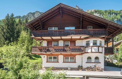Alba Apartment | Holiday Apartment Casa Lorenz 4 with Mountain View, Wi-Fi and Garden