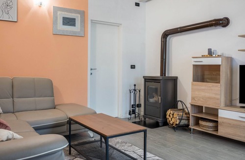 Grumes Apartment | Holiday Apartment "Casa Margherita" with Mountain View, Private Garden & Wi-Fi