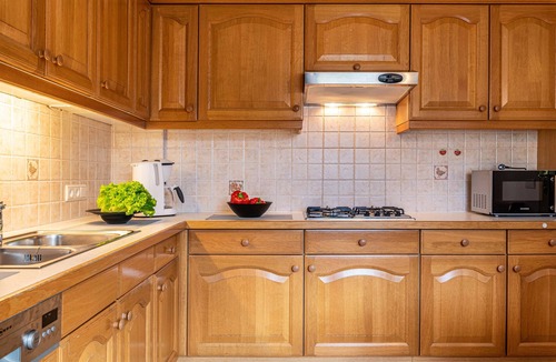La Villa Apartment | Holiday Apartment 'Ciasa Alfred' with Mountain View, Wi-Fi & Balcony