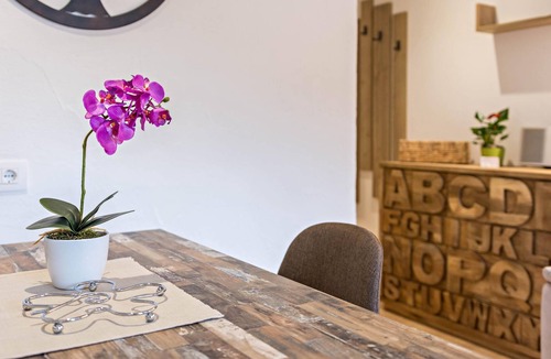 Colfosco Apartment | Holiday Apartment Cocoon Sweet Home with Mountain View and access to ski slopes