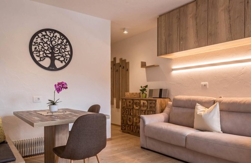 Colfosco Apartment | Holiday Apartment Cocoon Sweet Home with Mountain View and access to ski slopes