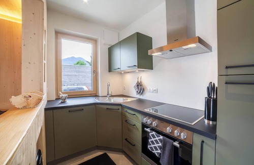 Cermes Apartment | Holiday Apartment "Das Runde" with Mountain View, Wi-Fi, Garden & Terrace