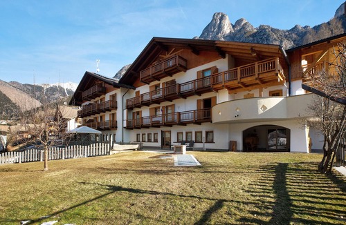 Tesero Apartment | Holiday Apartment "Foresto Bilocale" with Mountain View, Pool, Sauna & Garden