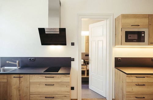 Lagundo Apartment | Holiday Apartment 'Freienfeldhof Pink Lady' with Mountain View, Shared Garden and Wi-Fi