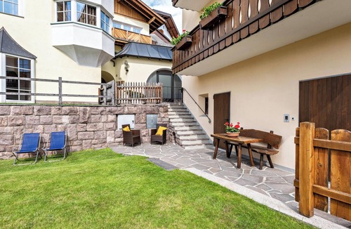 Kastelruth Apartment | Holiday Apartment 'Haus Thurn Apartment B' with Mountain View, Garden & Wi-Fi