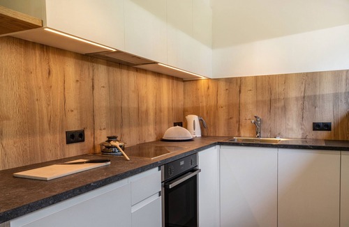 Terlano Apartment | Holiday Apartment "Haus Rosengarten D" with Mountain View, Private Terrace & Wi-Fi