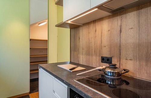 Terlano Apartment | Holiday Apartment "Haus Rosengarten D" with Mountain View, Private Terrace & Wi-Fi