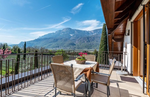 Terlano Apartment | Holiday Apartment "Haus Rosengarten D" with Mountain View, Private Terrace & Wi-Fi