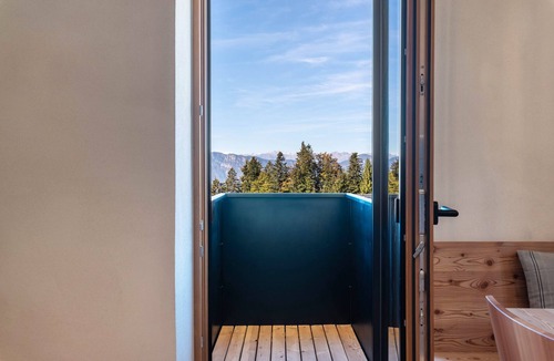 Petersberg Apartment | Holiday Apartment Hof im Thal Apt Linde with Mountain View, Balcony & Wi-Fi