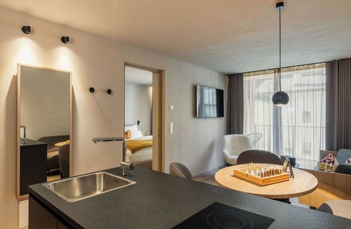 Sesto Apartment | Holiday Apartment in a Hotel 'Apartment Home' with Mountain View, Shared Garden and Wi-Fi