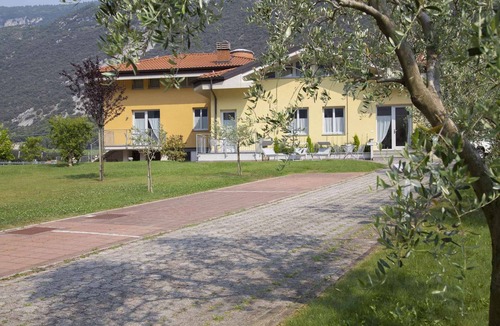 Ceniga Apartment | Holiday apartment in a sunny and quiet location surrounded by vineyards