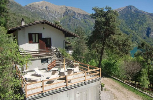 Val Maria-Pur Apartment | Holiday apartment with shared solarium with stunning lake views