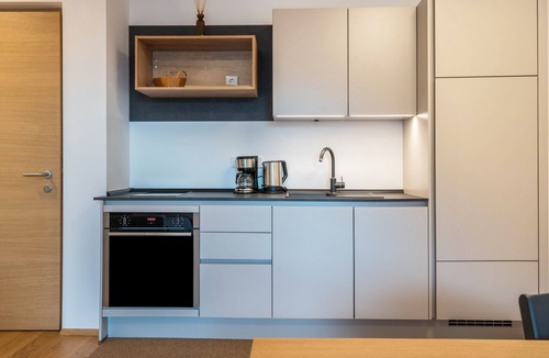 Tramin Apartment | Holiday Apartment "Karin - Merlot" with Shared Terrace and Wi-Fi