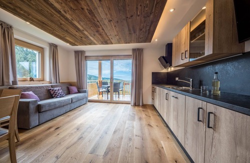 Verano Apartment | Holiday Apartment "Lavendel" with Mountain View, Wi-Fi, Balcony & Sauna