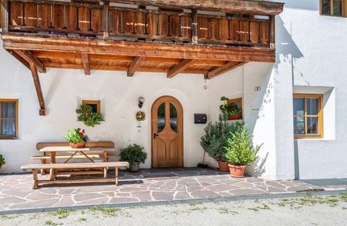 Vandoies Apartment | Holiday Apartment "Lindenhof 9" with Shared Garden & Wi-Fi