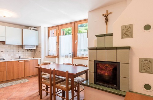 Mezzana Apartment | Holiday Apartment 'Maso Noce 2' with Mountain View, Garden & Wi-Fi