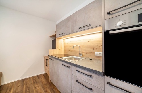 Racines Apartment | Holiday Apartment "Parigger Apt Lavendel" with Mountain View, Shared Garden and Wi-Fi