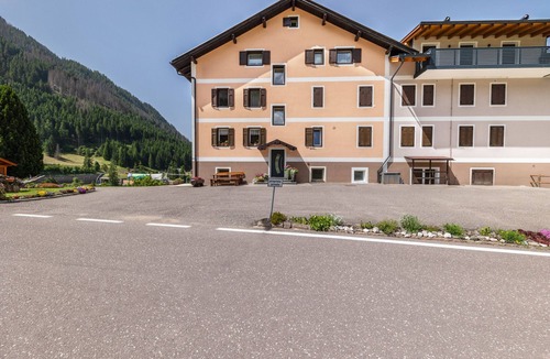 Moena Apartment | Holiday Apartment Primavera 3 with Mountain View, Wi-Fi & Garden