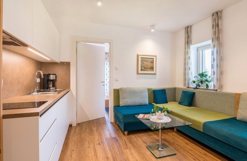 Terlano Apartment | Holiday Apartment "Rosengarten B" with Mountain View, Private Terrace & Wi-Fi