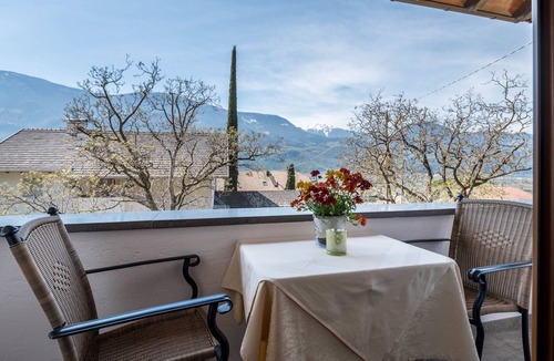 Terlano Apartment | Holiday Apartment "Rosengarten B" with Mountain View, Private Terrace & Wi-Fi