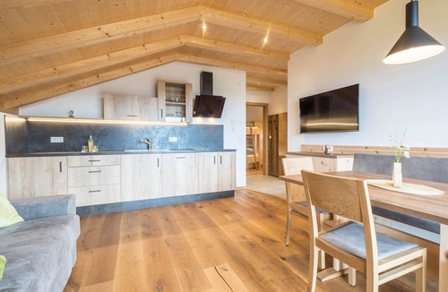 Verano Apartment | Holiday Apartment "Rosmarin" with Mountain View, Wi-Fi, Balcony & Sauna
