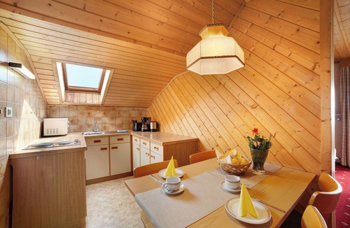 Caines Apartment | Holiday Apartment 'Sankt Corbinian 8' with Mountain View, Balcony and Shared Garden