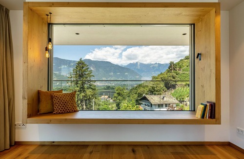 Gargazzone Apartment | Holiday Apartment "Videre Penthouse Lodge Exclusive" with Mountain View, Wi-Fi & Terrace