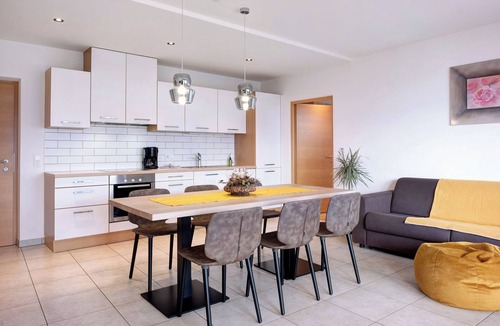 Berg/Monte Apartment | Holiday Apartment "Weingut Lahn zu Eppan Schlern" with Mountain View, Balcony and Wi-Fi