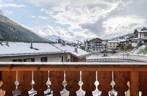 San Giovanni di Fassa House | Holiday Home 'Casa Rossetti Big' with Mountain View, Balcony and Wi-Fi