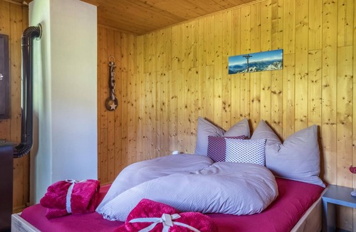 Verano House | Holiday Home 'Almhütte Jägerrast' with Mountain View & Garden