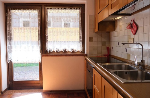 Penia House | Holiday Home 'Appartamento Madiai' with Shared Terrace