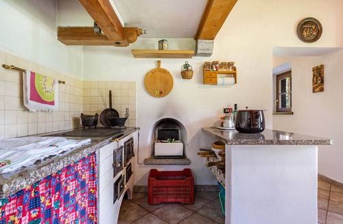 Borgo Lares Cabin | Holiday Home 'Cechin' with Mountain View, Private Garden and Balcony