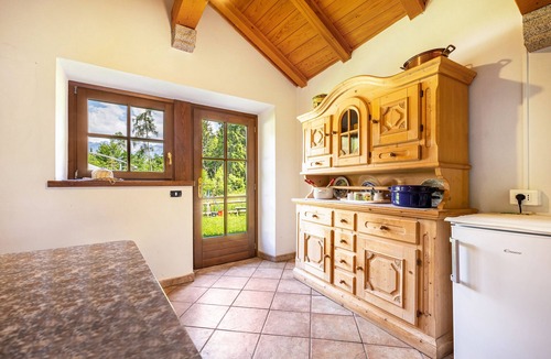 Borgo Lares Cabin | Holiday Home 'Cechin' with Mountain View, Private Garden and Balcony