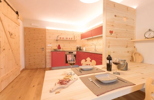Aldino Apartment | Holiday Home “Wold Wieserhof” with Mountain View, Balcony and Shared Garden