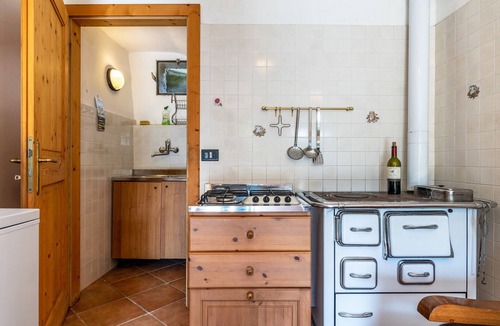 Tione di Trento Cabin | Holiday Home 'Zia Mariota Zeller' with Mountain View and Private Garden