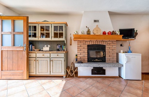 Tione di Trento Cabin | Holiday Home 'Zia Mariota Zeller' with Mountain View and Private Garden