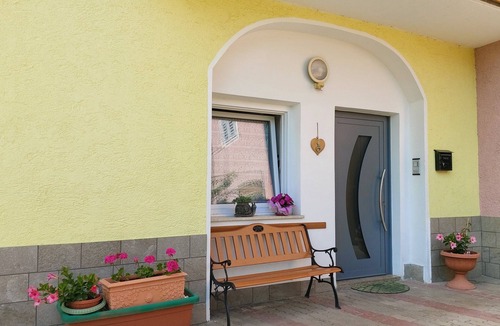 Brez Apartment | HOLIDAY HOUSE IRIS, Trentino, Val di Non, relaxing holiday in contact with nature