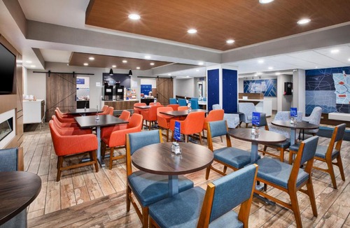 Eden Prairie Hotel | Holiday Inn Express & Suites Eden Prairie - Minneapolis by IHG