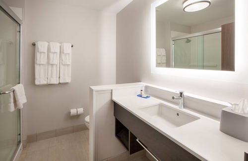 Gilbert Hotel | Holiday Inn Express & Suites Gilbert Mesa Gateway Airport by IHG